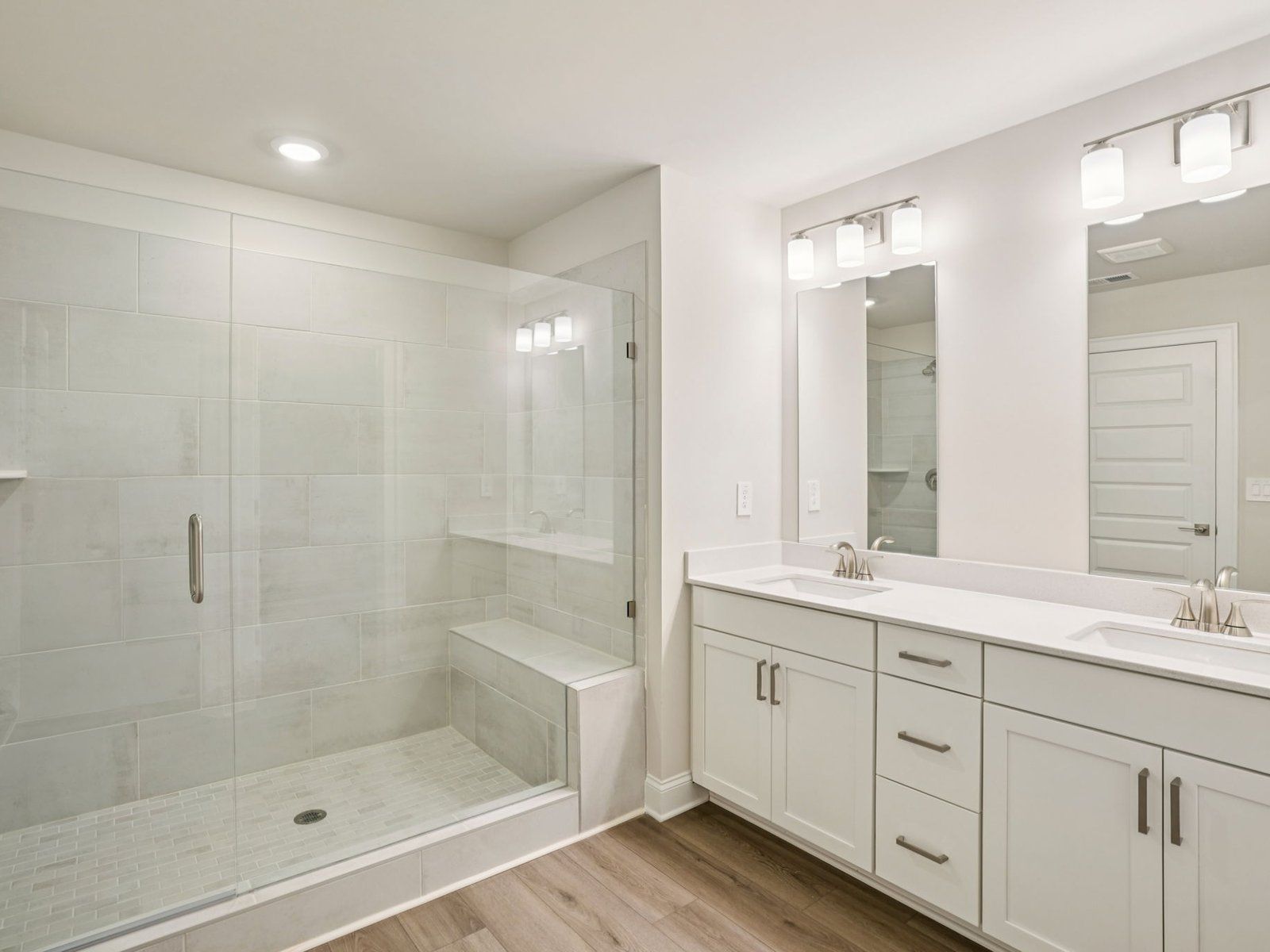 The Leighton floorplan with the Radiant Linen interior package.