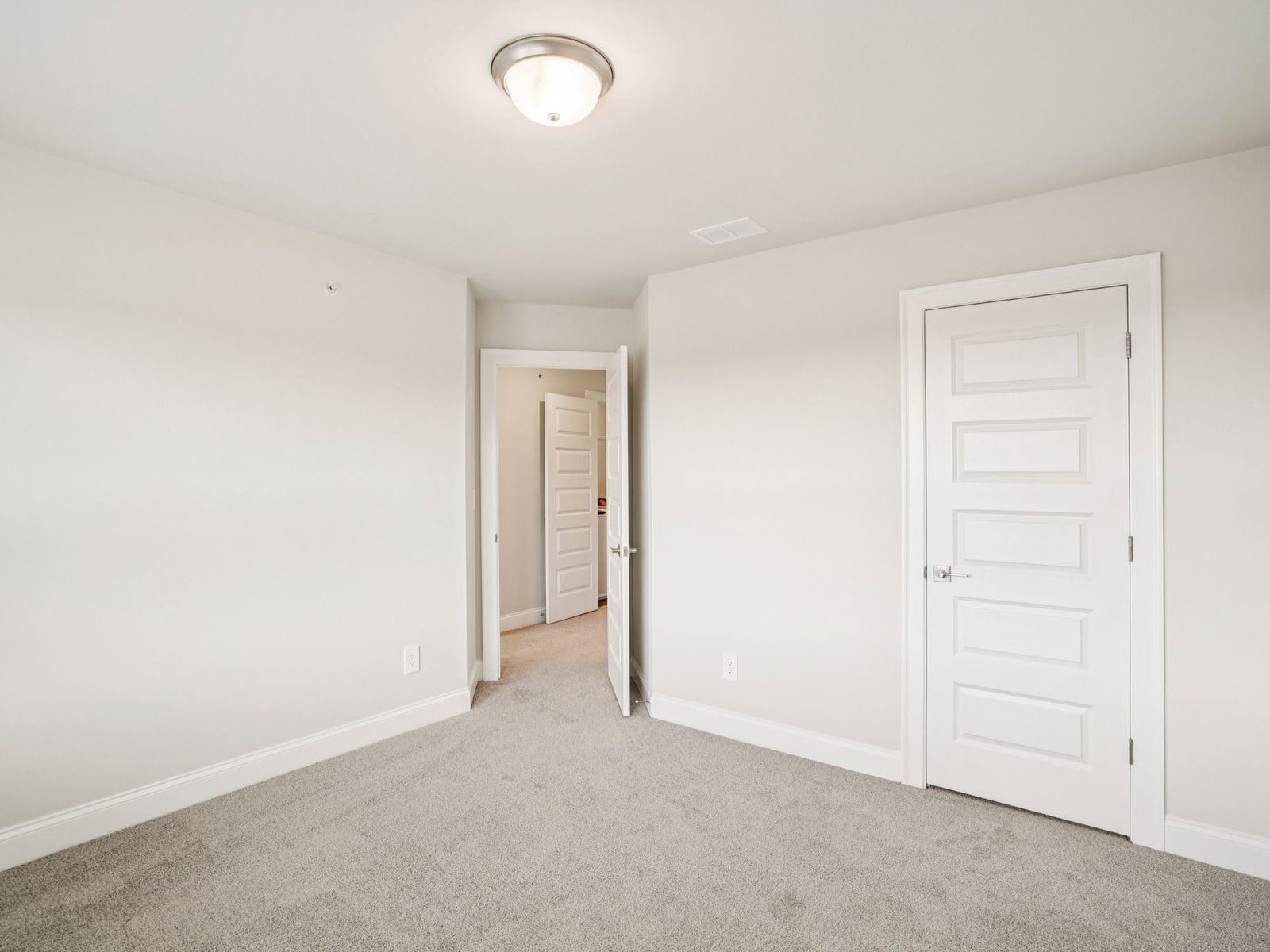 The Leighton floorplan with the Radiant Linen interior package.