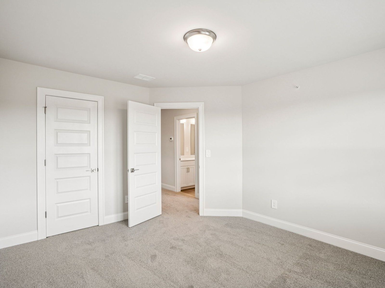 The Leighton floorplan with the Radiant Linen interior package.