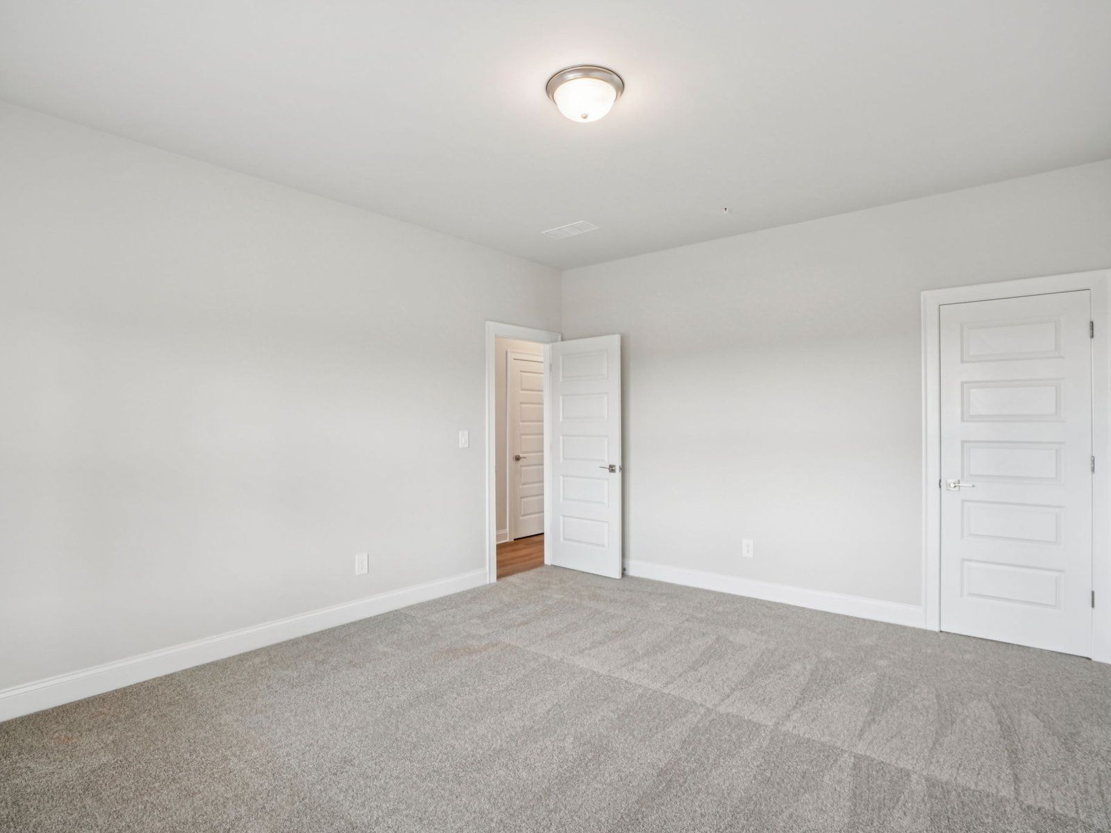 The Leighton floorplan with the Radiant Linen interior package.