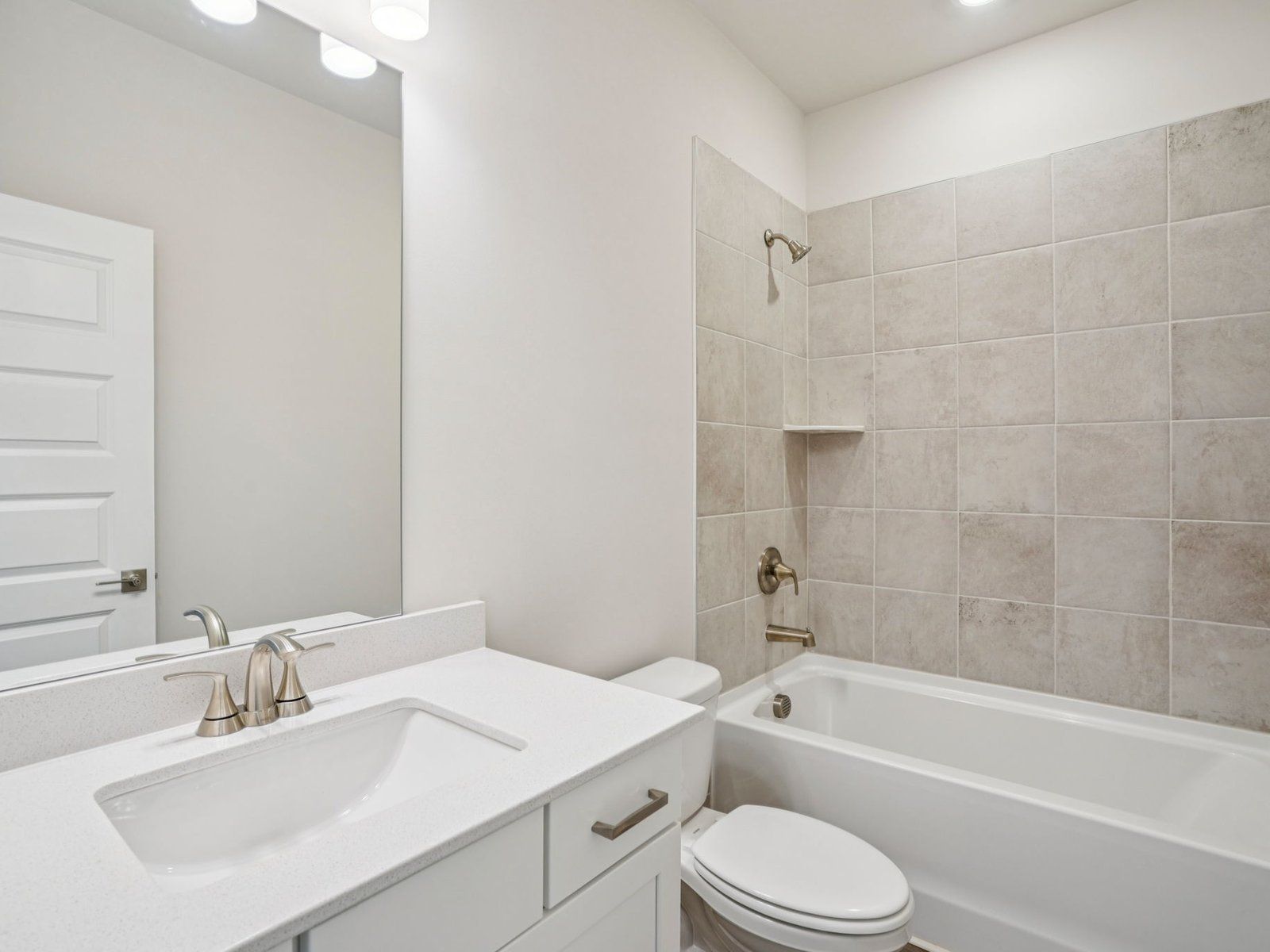 The Leighton floorplan with the Radiant Linen interior package.
