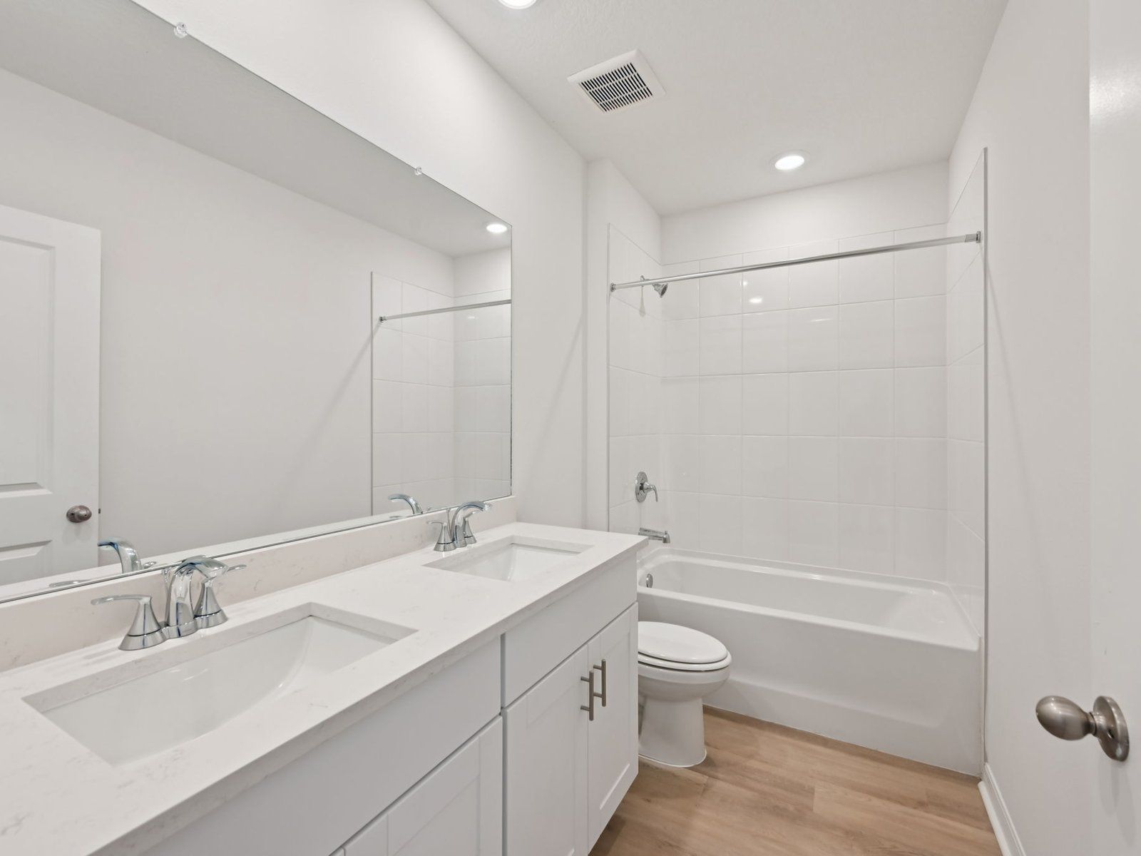 The Bathroom of the Foxglove.
