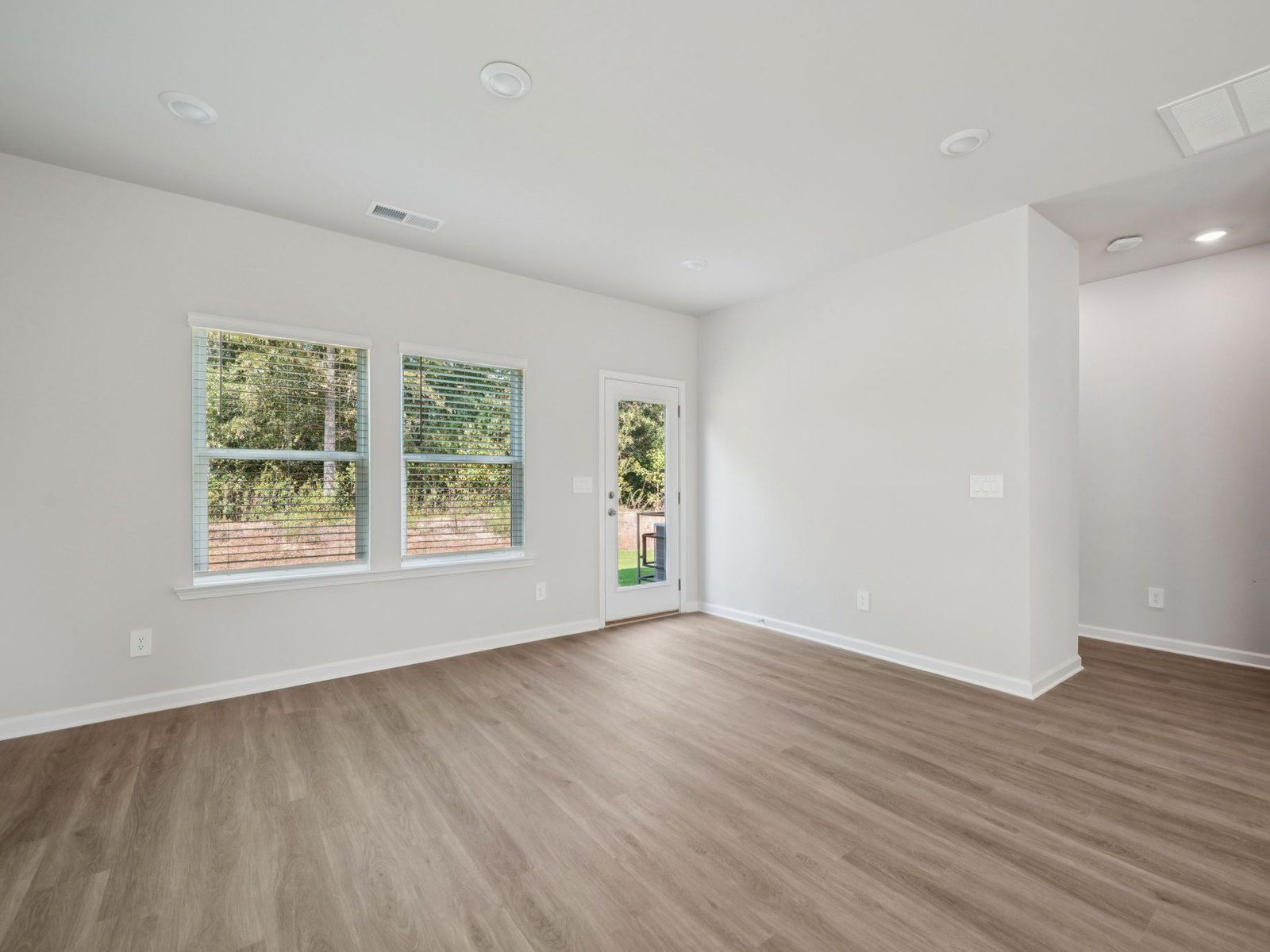The Oakland floorplan with the Charm White interior package.