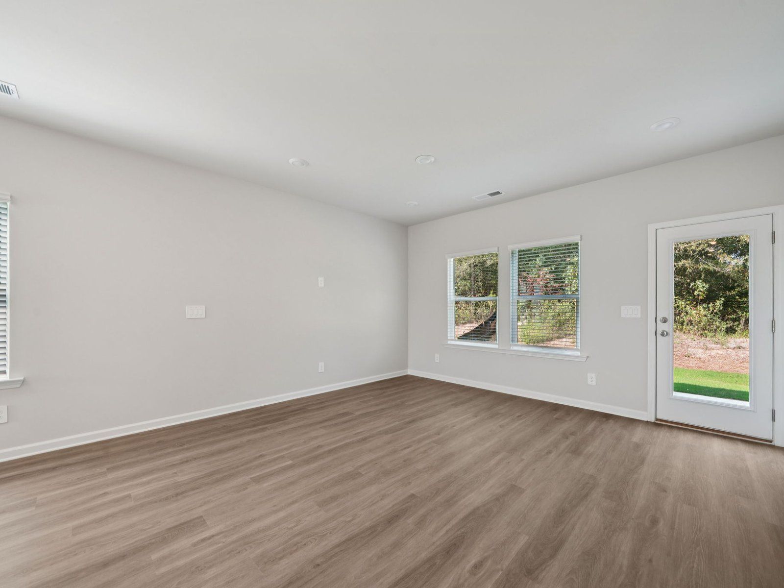 The Oakland floorplan with the Charm White interior package.