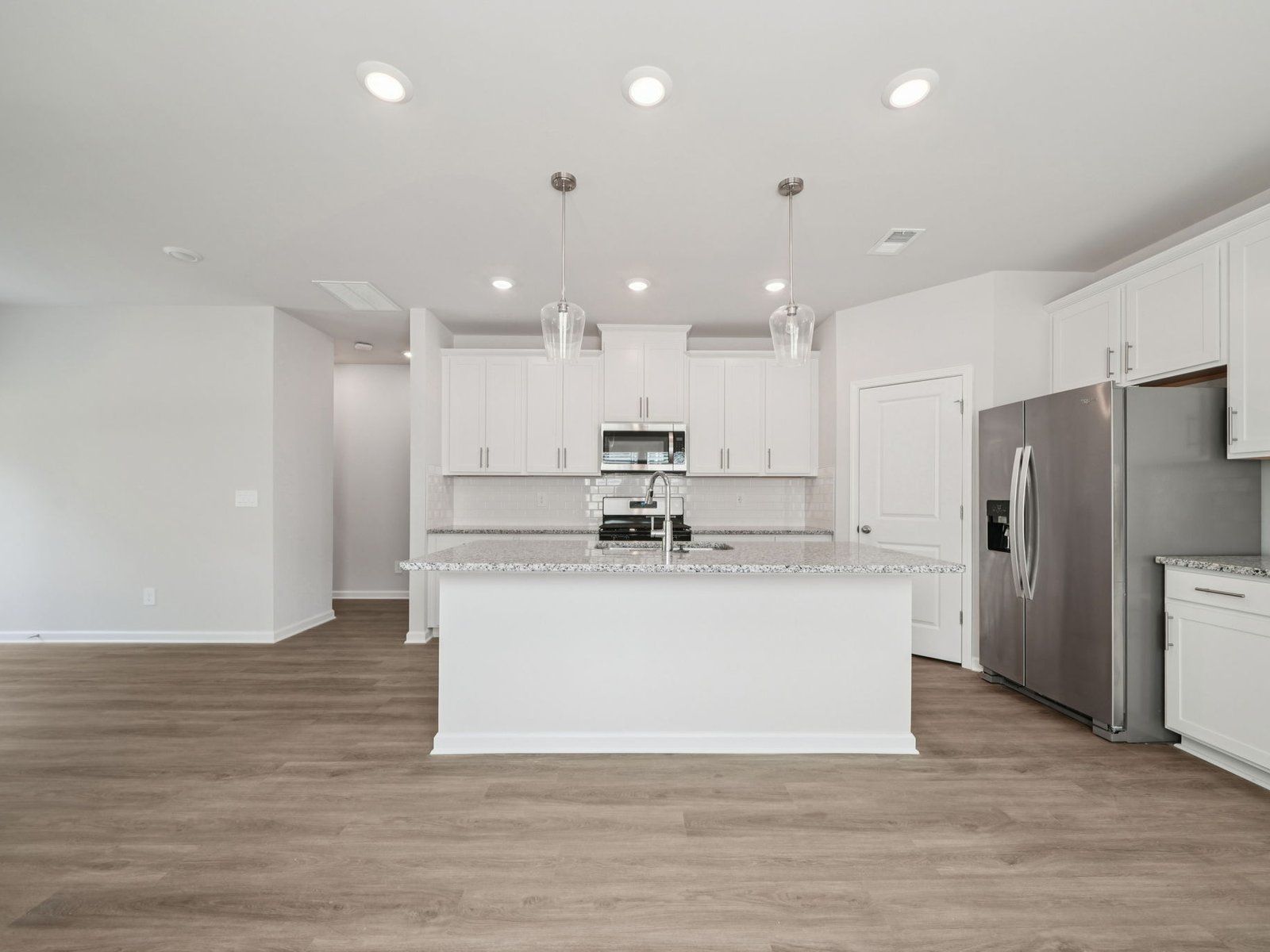The Oakland floorplan with the Charm White interior package.