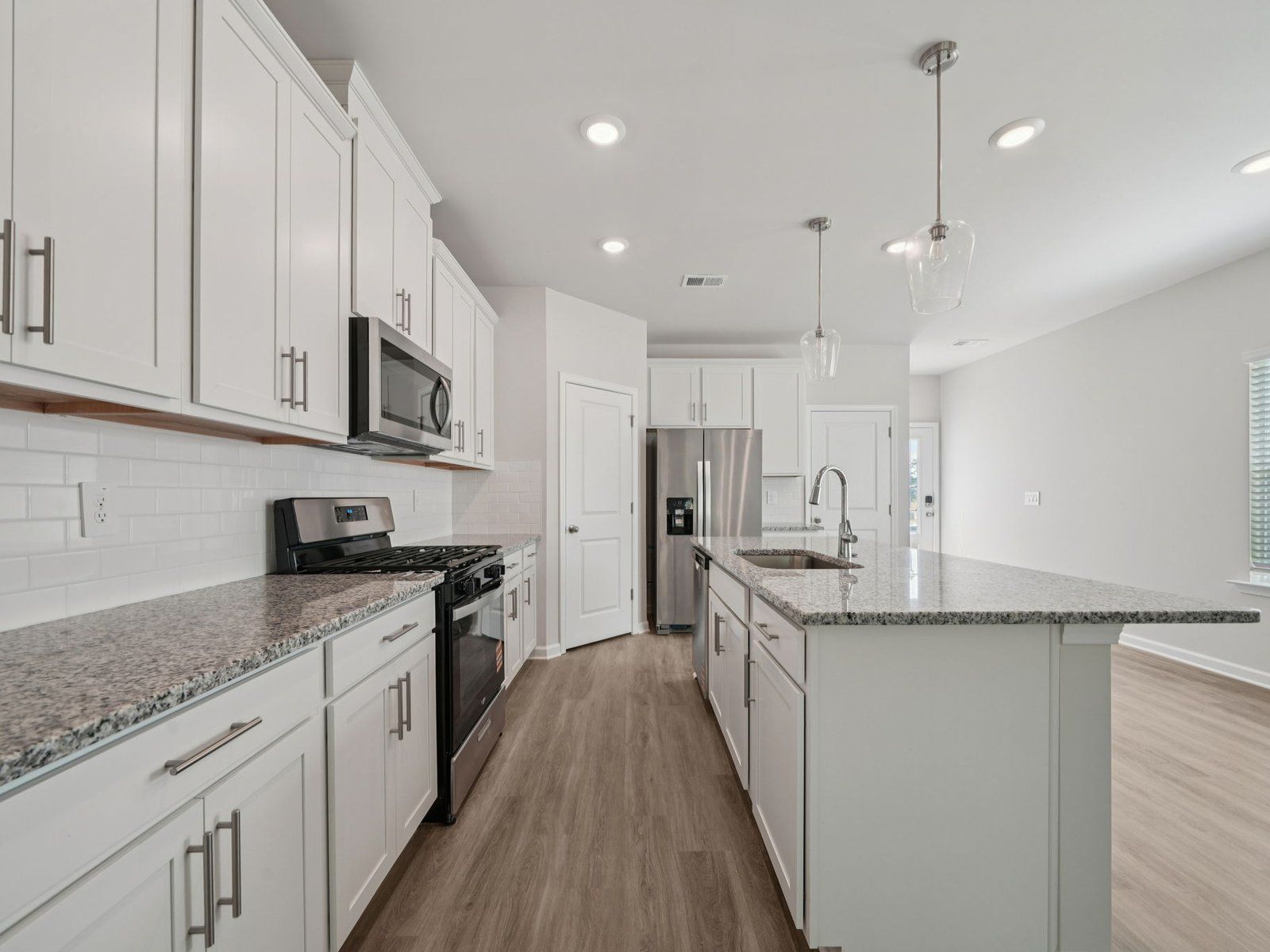 The Oakland floorplan with the Charm White interior package.
