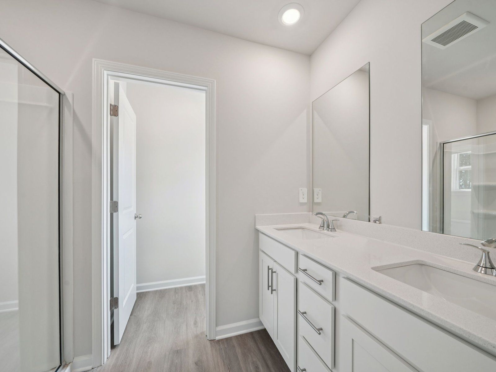 The Oakland floorplan with the Charm White interior package.