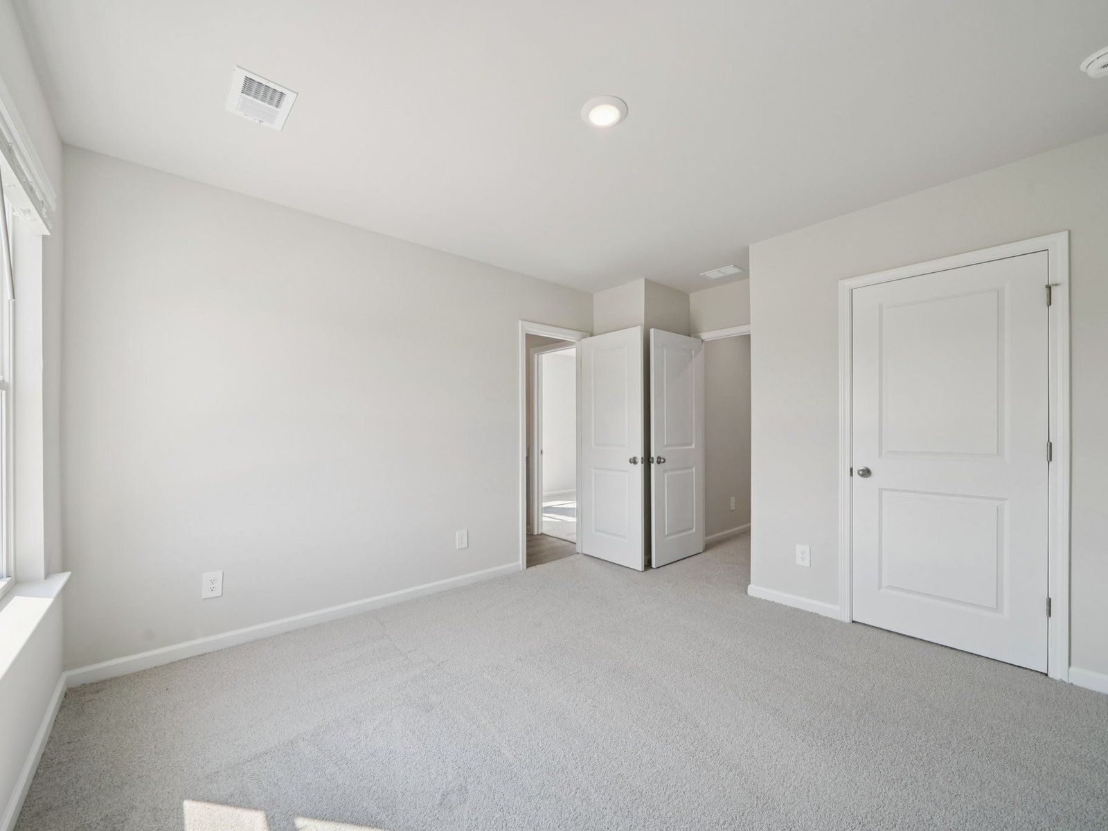 The Oakland floorplan with the Charm White interior package.