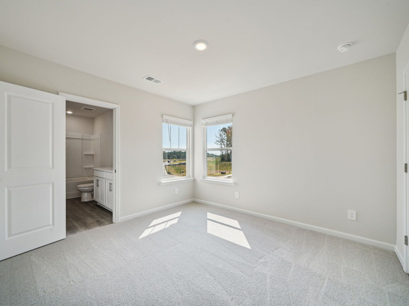 The Oakland floorplan with the Charm White interior package.