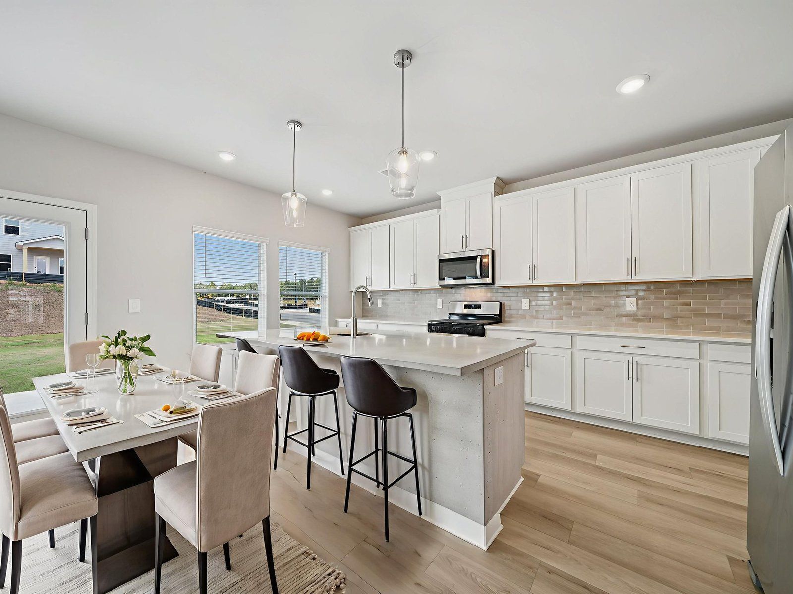 The Dakota floorplan with the Sleek White interior package.