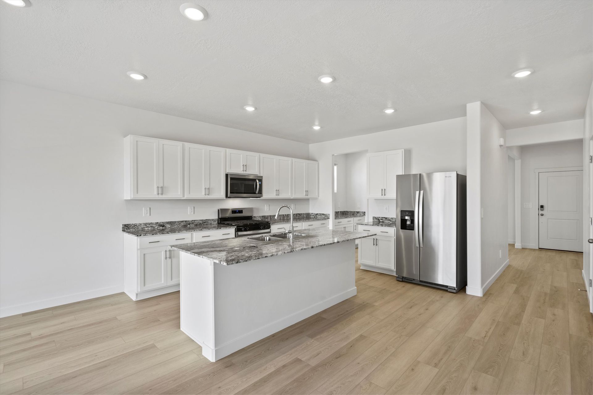 SLC_Willow_#4281_Kitchen_B_953-N-200-East-Santaquin-UT.jpg