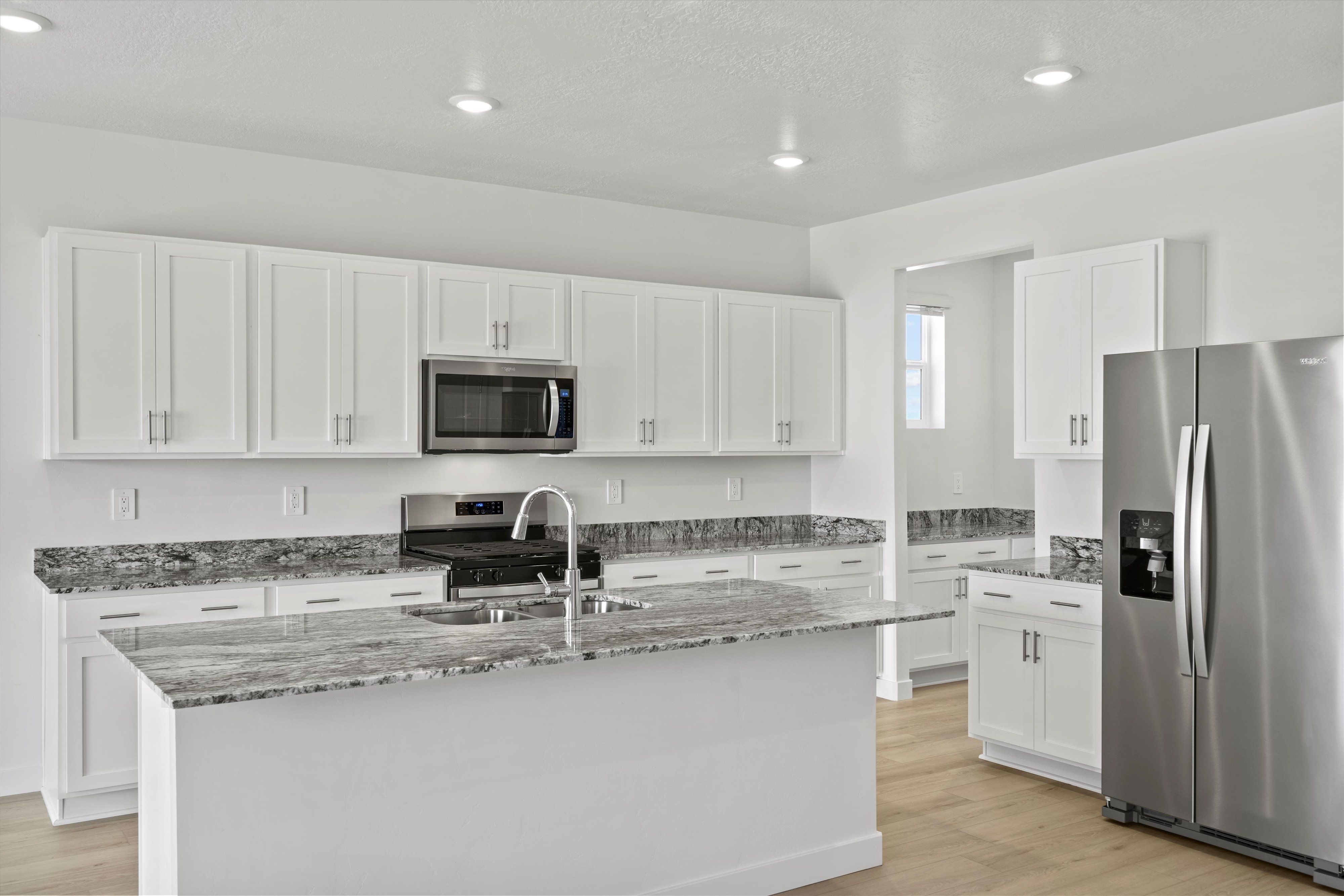 SLC_Willow_#4281_Kitchen_B_953-N-200-East-Santaquin-UT.jpg