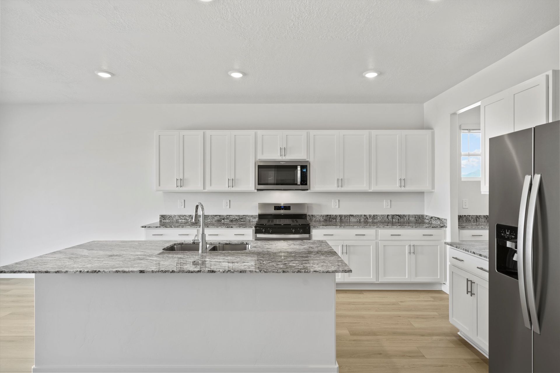 SLC_Willow_#4281_Kitchen_B_953-N-200-East-Santaquin-UT.jpg
