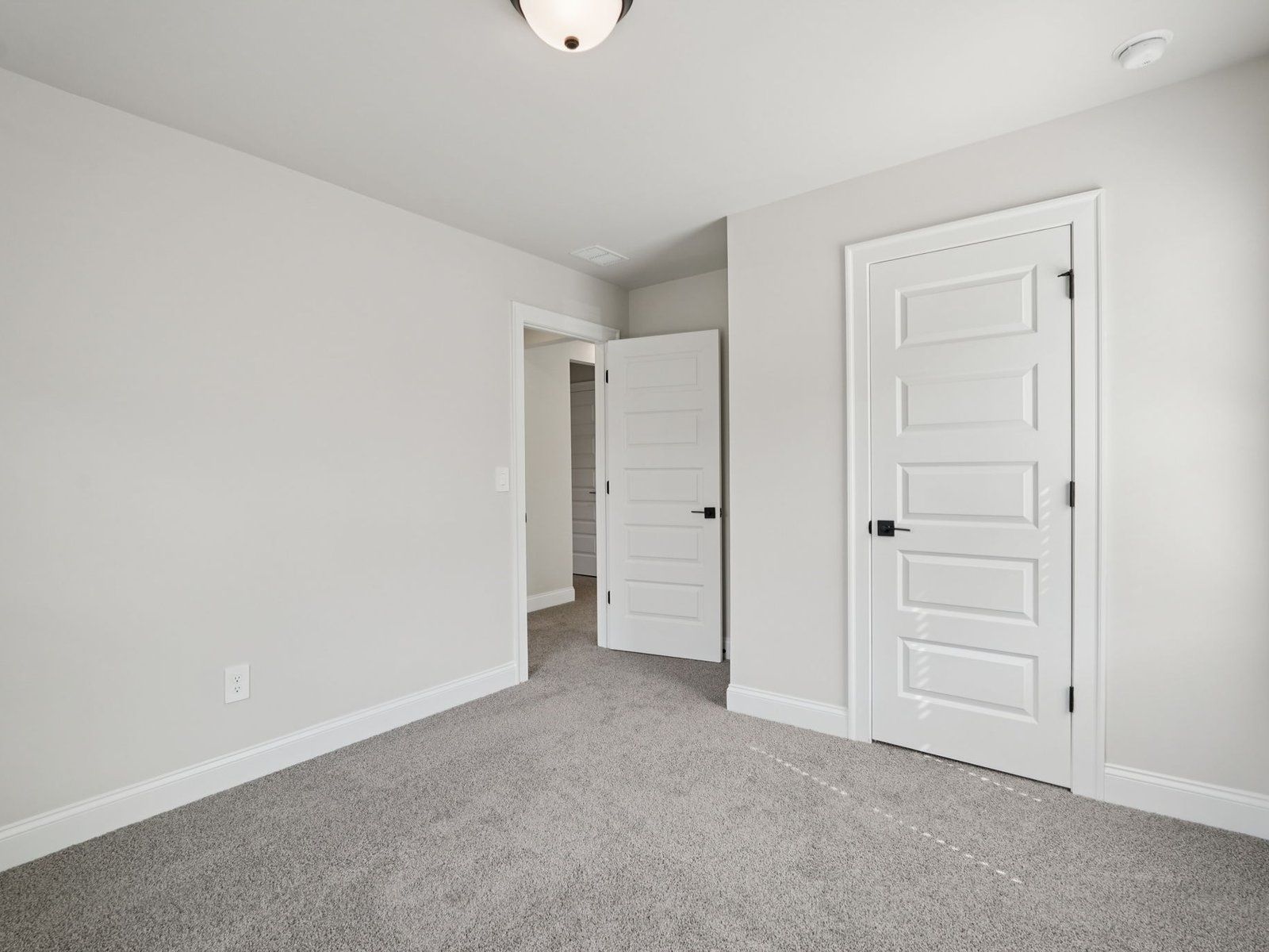 5055 Paravicini Place (Dallas Basement)