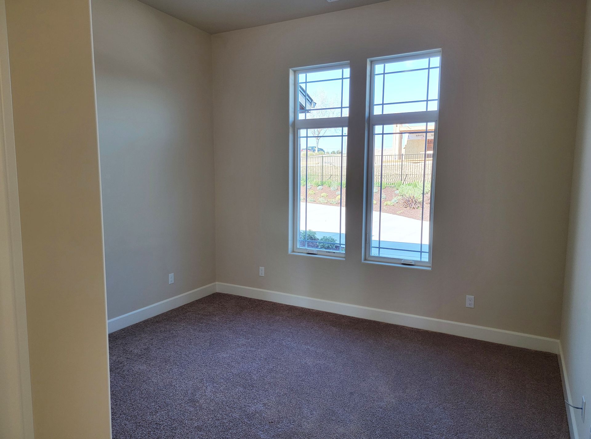 Photo shows different floor plan from same community