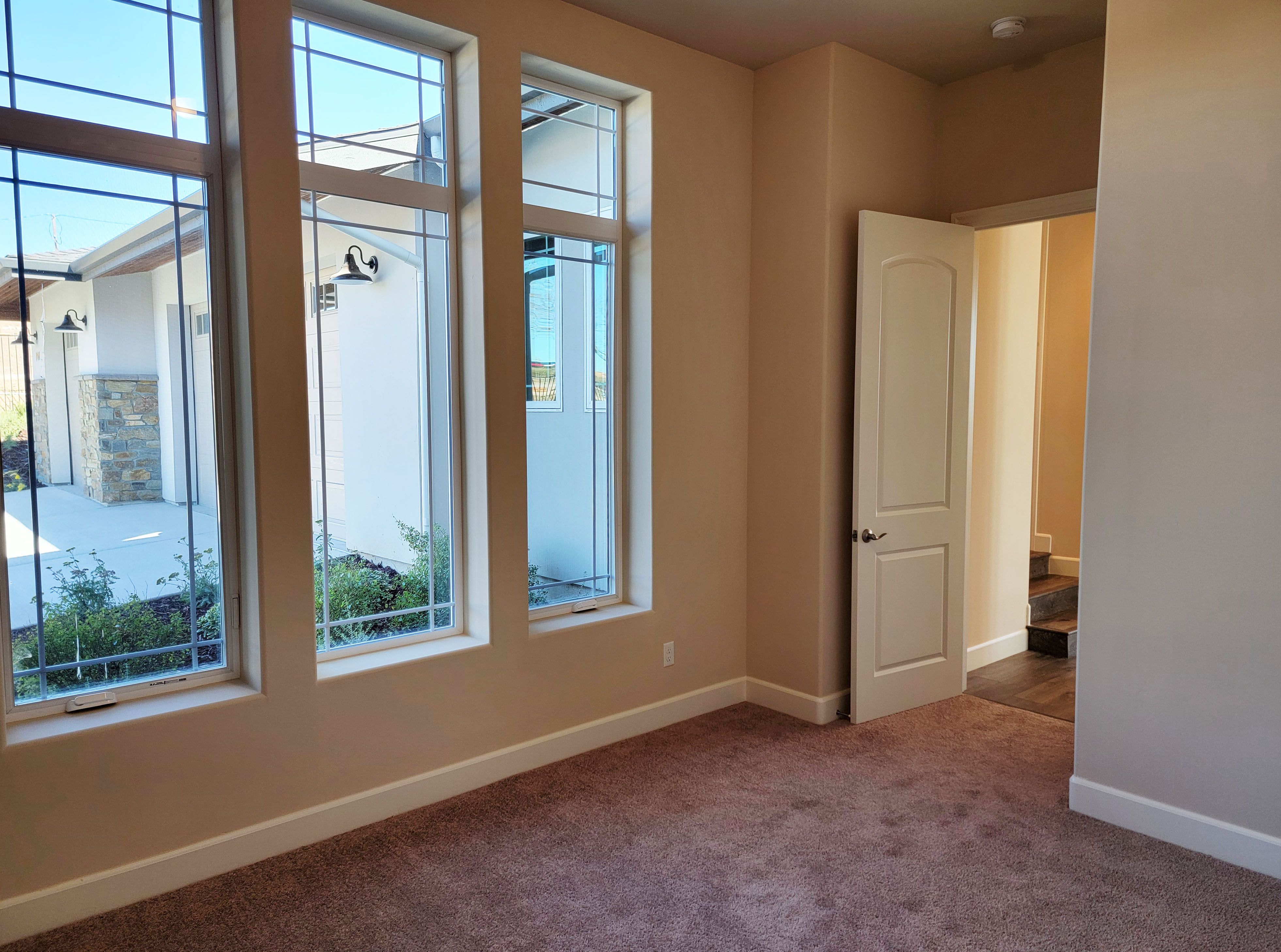 Photo shows different floor plan from same community