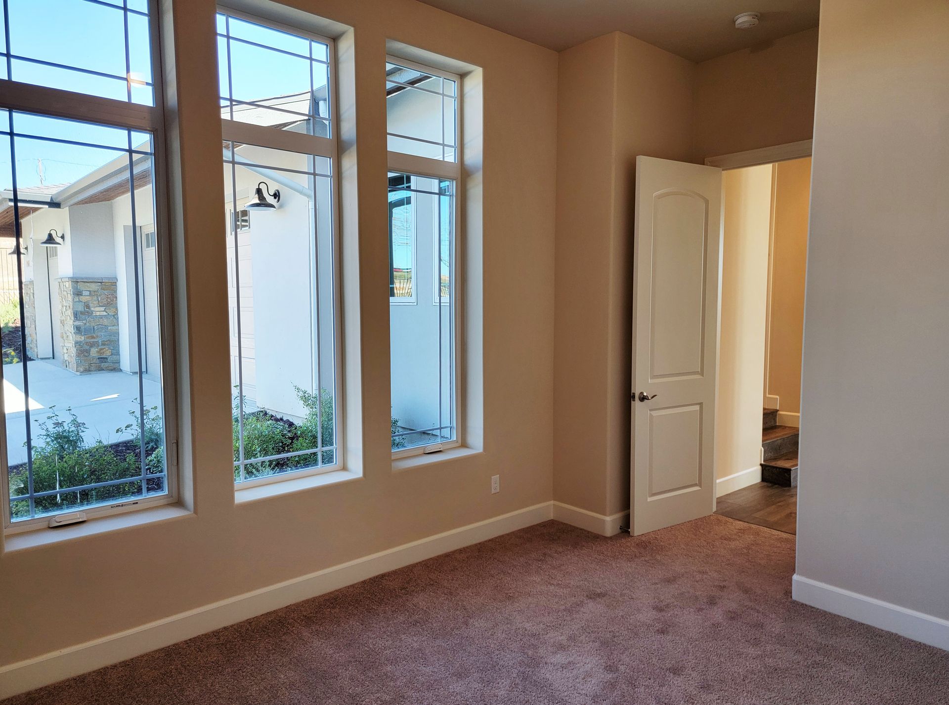 Photo shows different floor plan from same community
