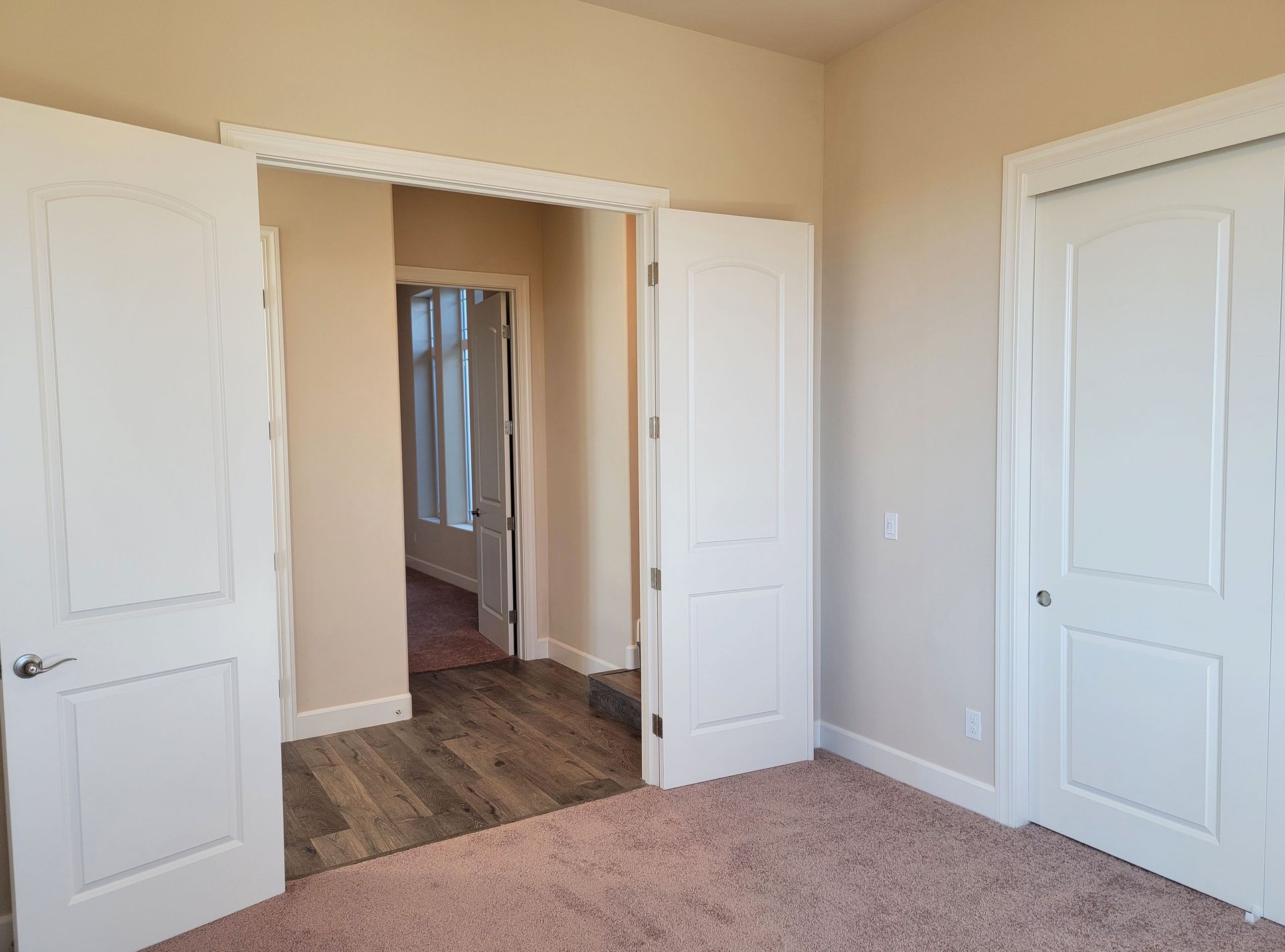 Photo shows different floor plan from same community