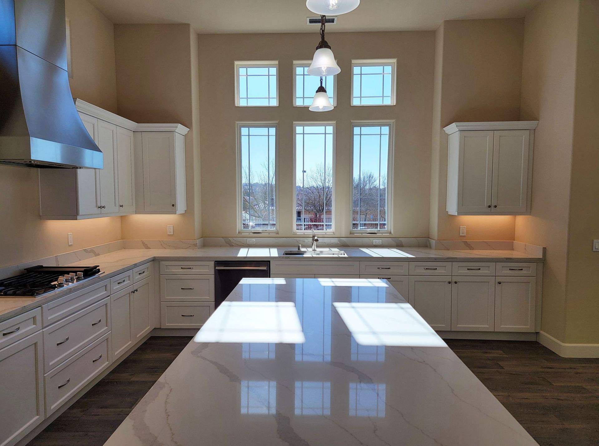Photo shows different floor plan from same community