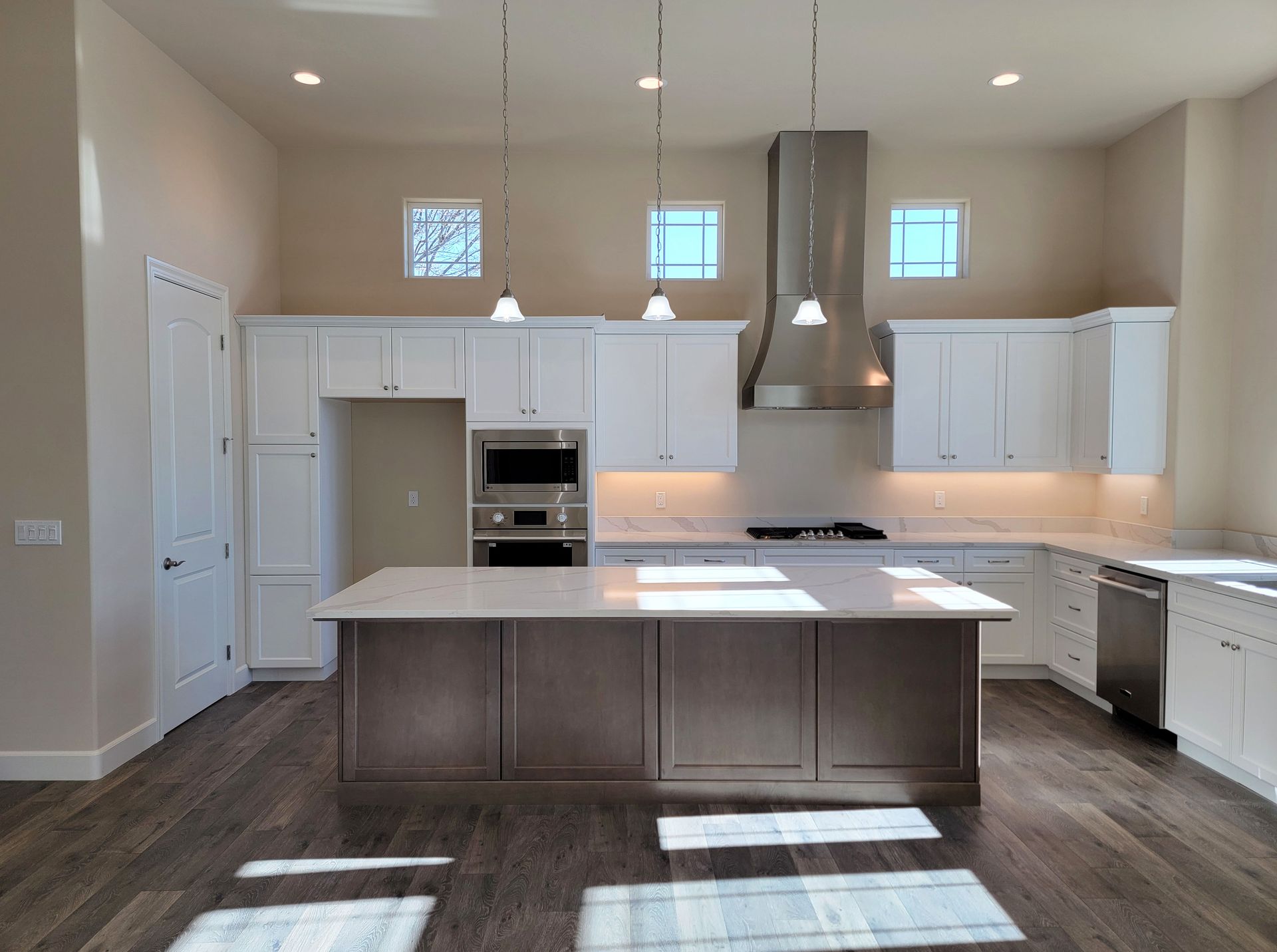Photo shows different floor plan from same community