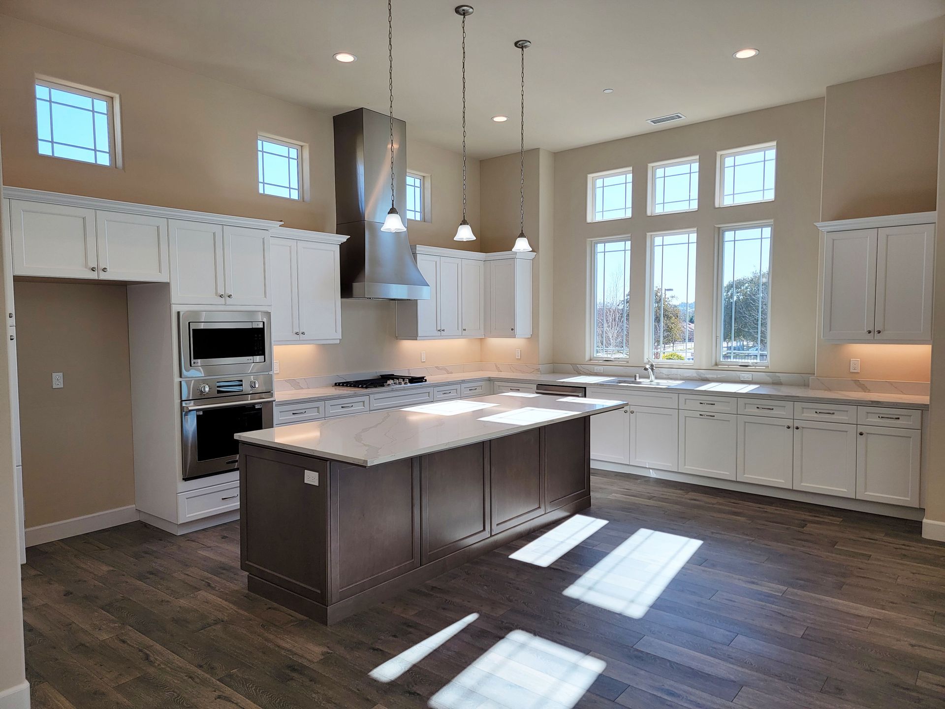 Photo shows different floor plan from same community