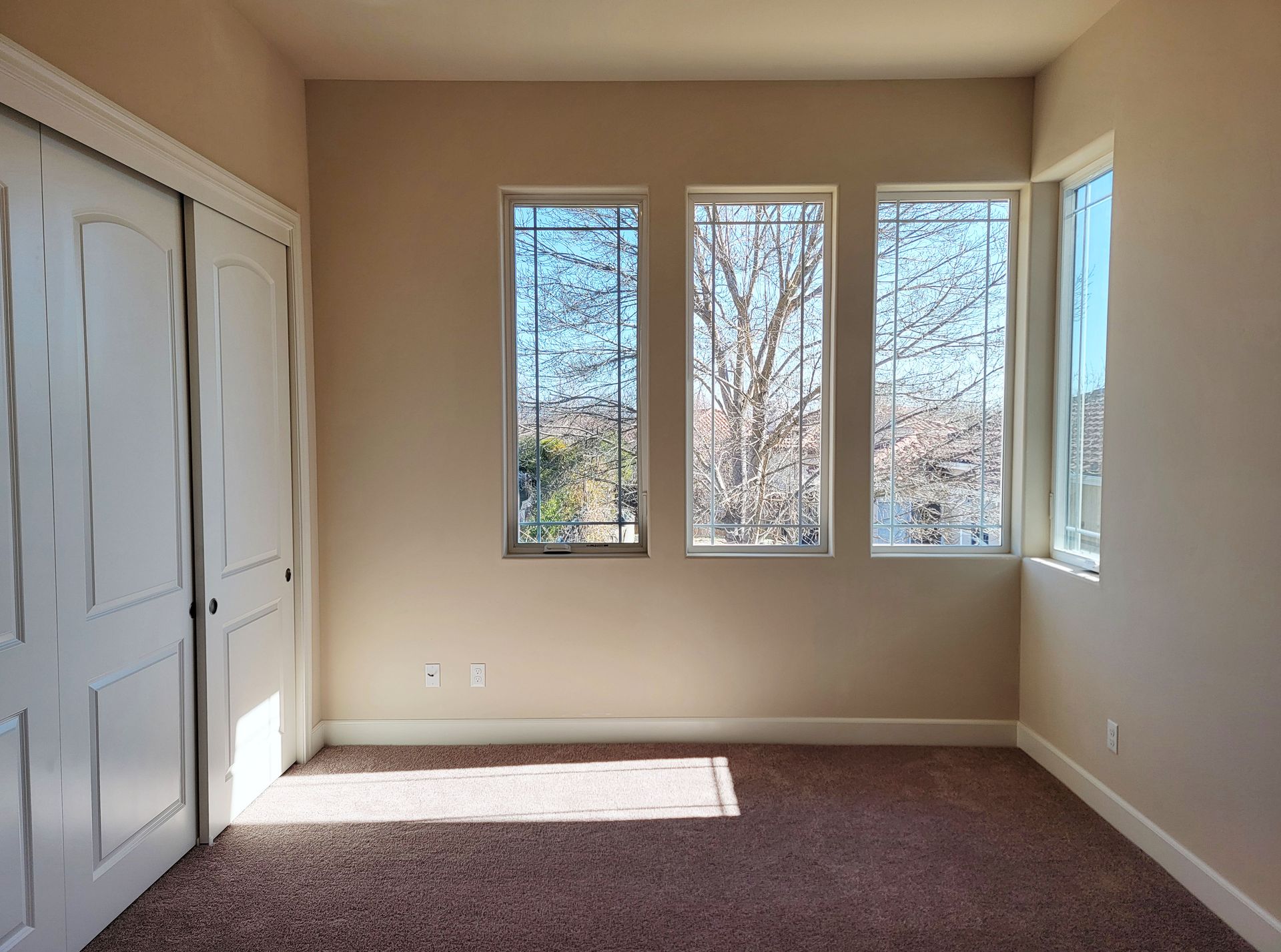 Photo shows different floor plan from same community