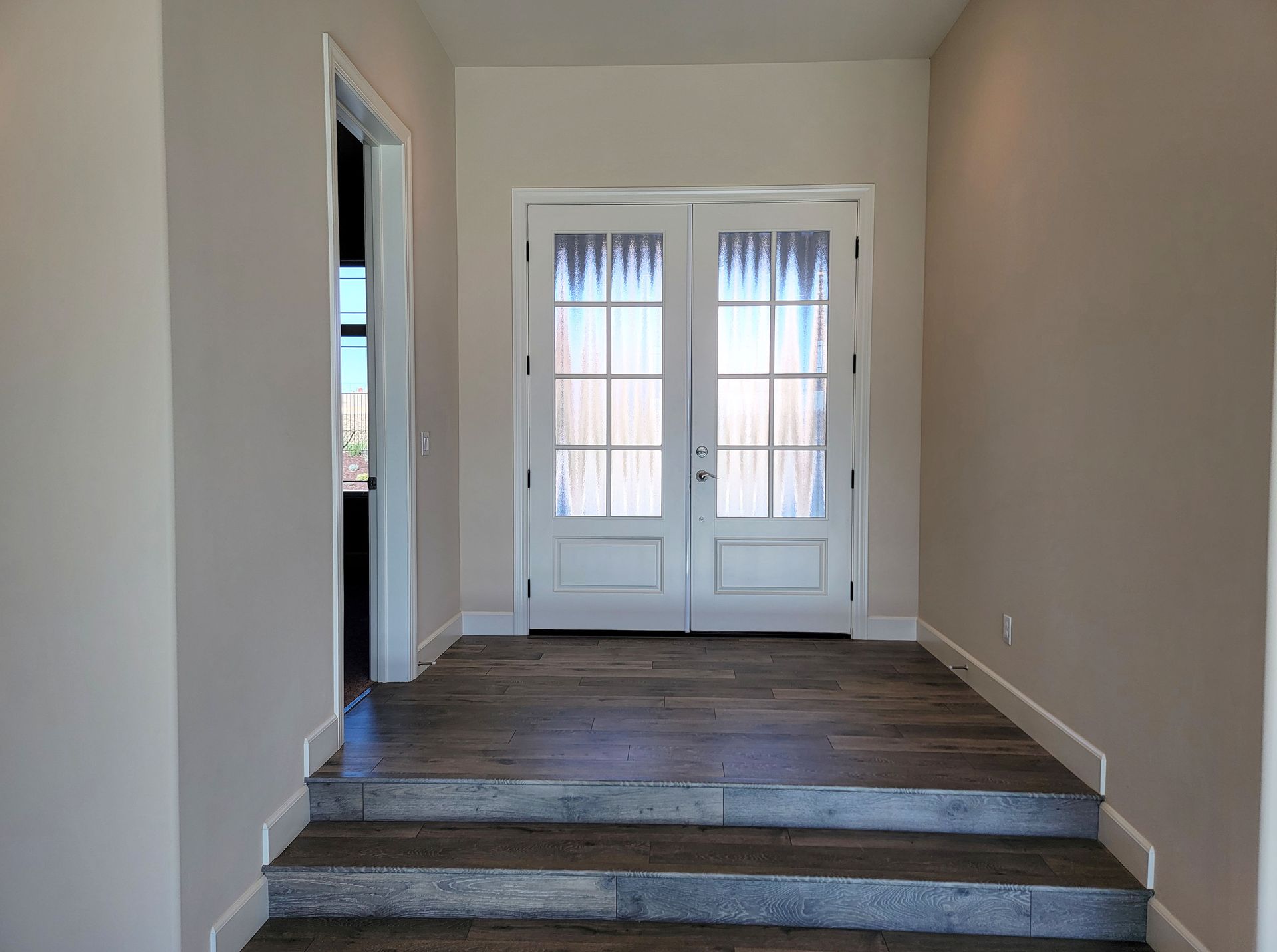 Photo shows different floor plan from same community