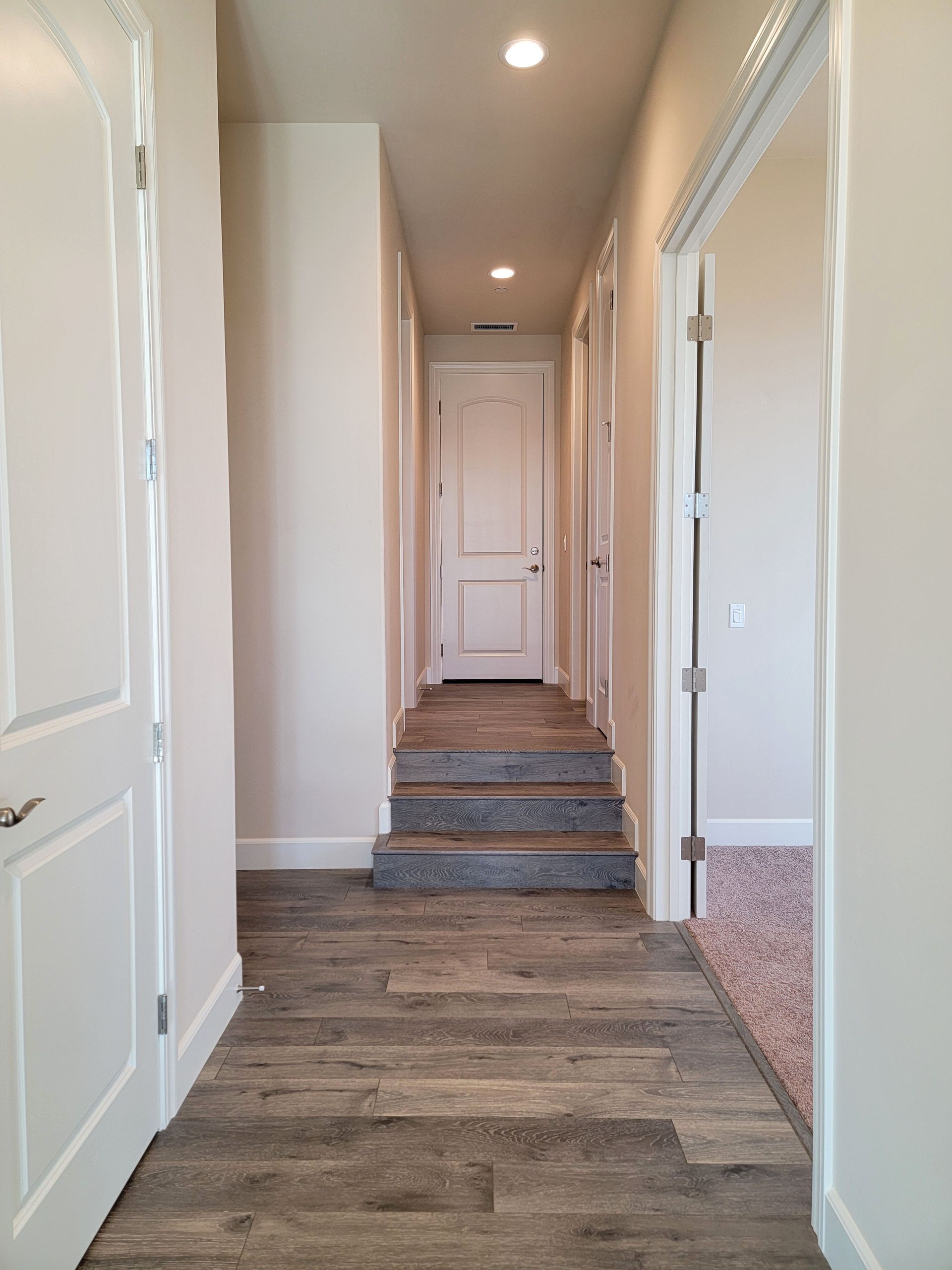 Photo shows different floor plan from same community