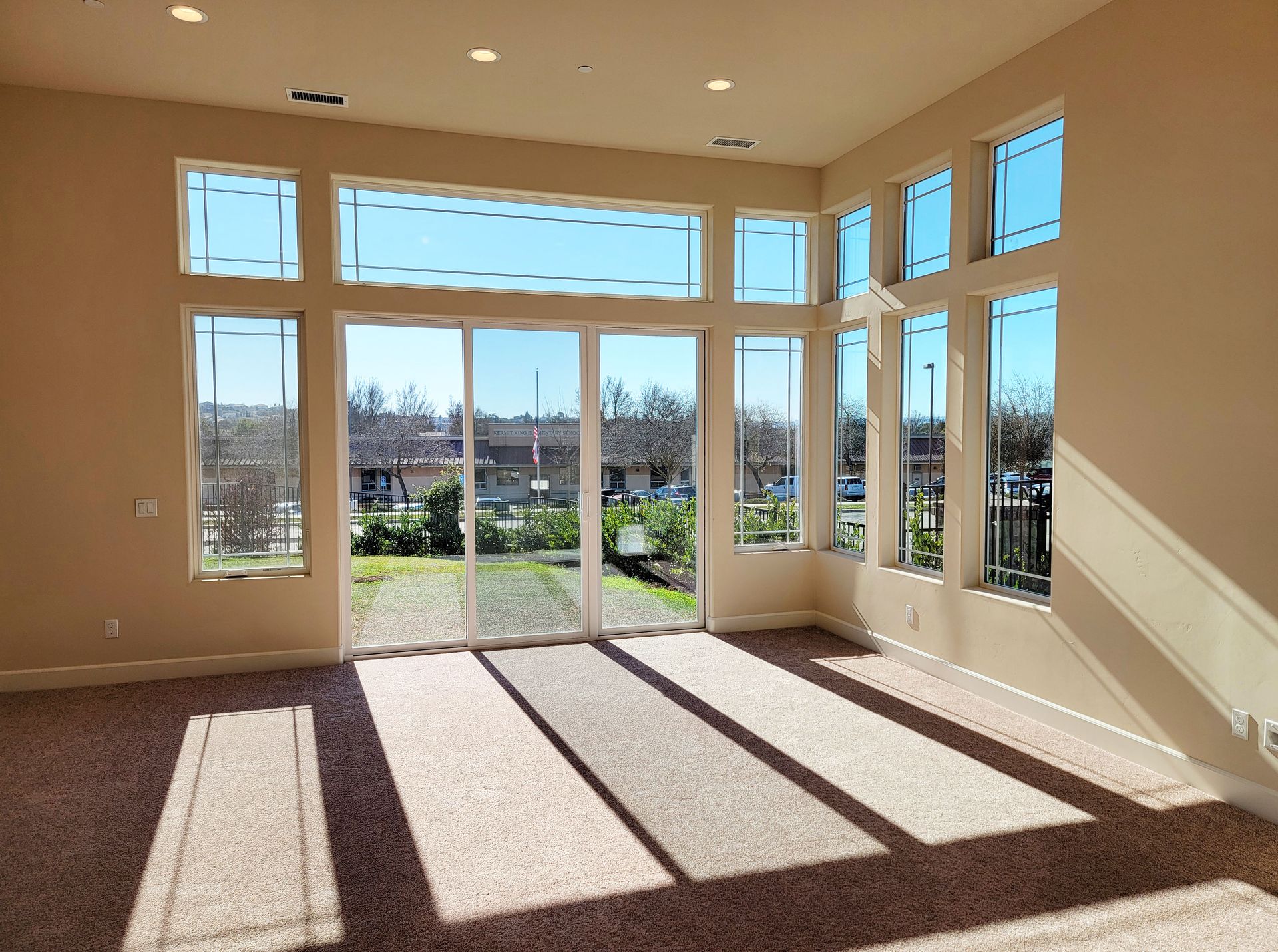 Photo shows different floor plan from same community