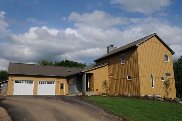 Mikes Custom Homes por Mike's Custom Homes en Eau Claire Wisconsin