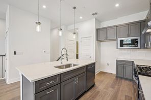200 W 56th St  2103 (Rainey)