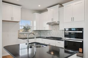 404 Young Street (Lamar 2)