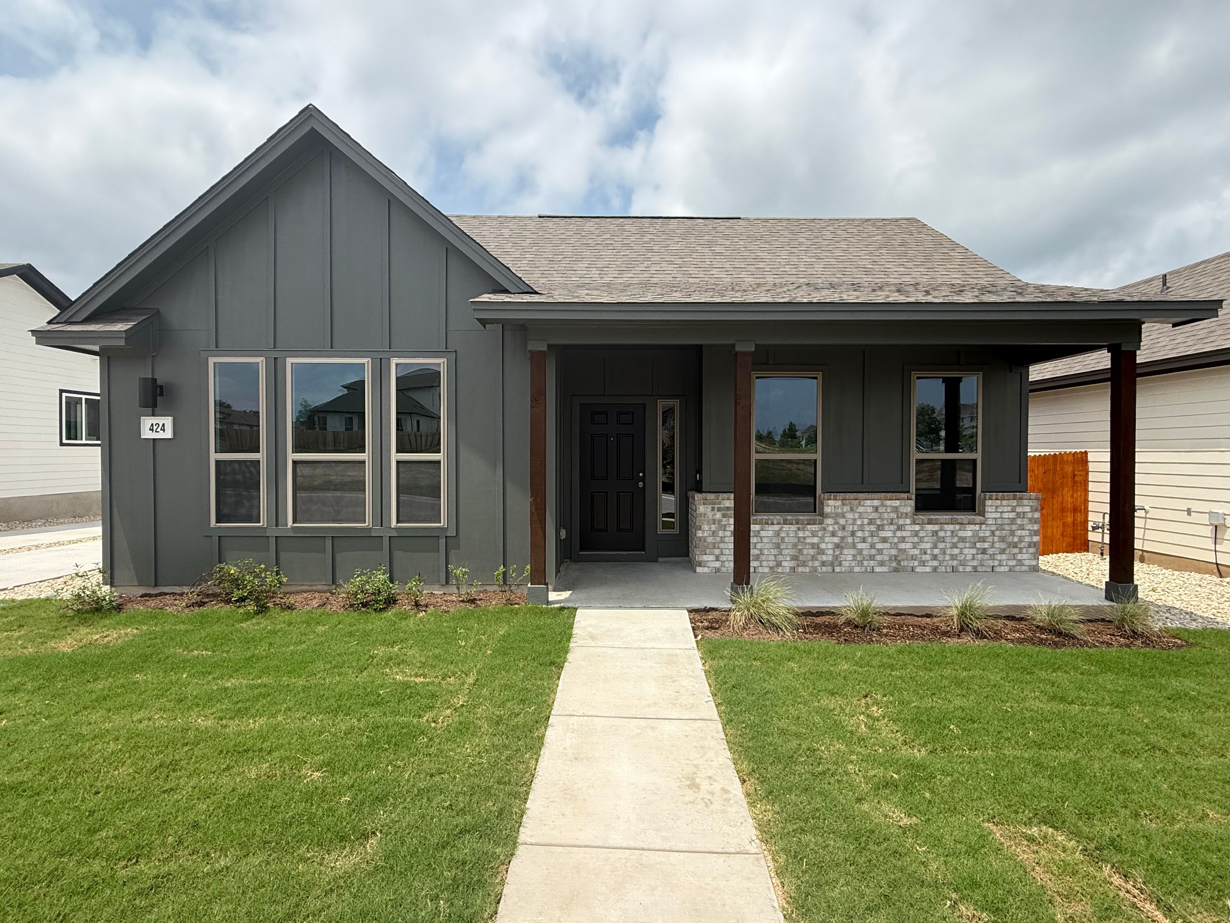 424 Treadwell Lane (Hondo)