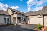 Birchwood Courtyard Homes por Miller and Smith en Washington Virginia