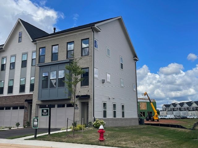 43016 Debonair Ter (Miraval)