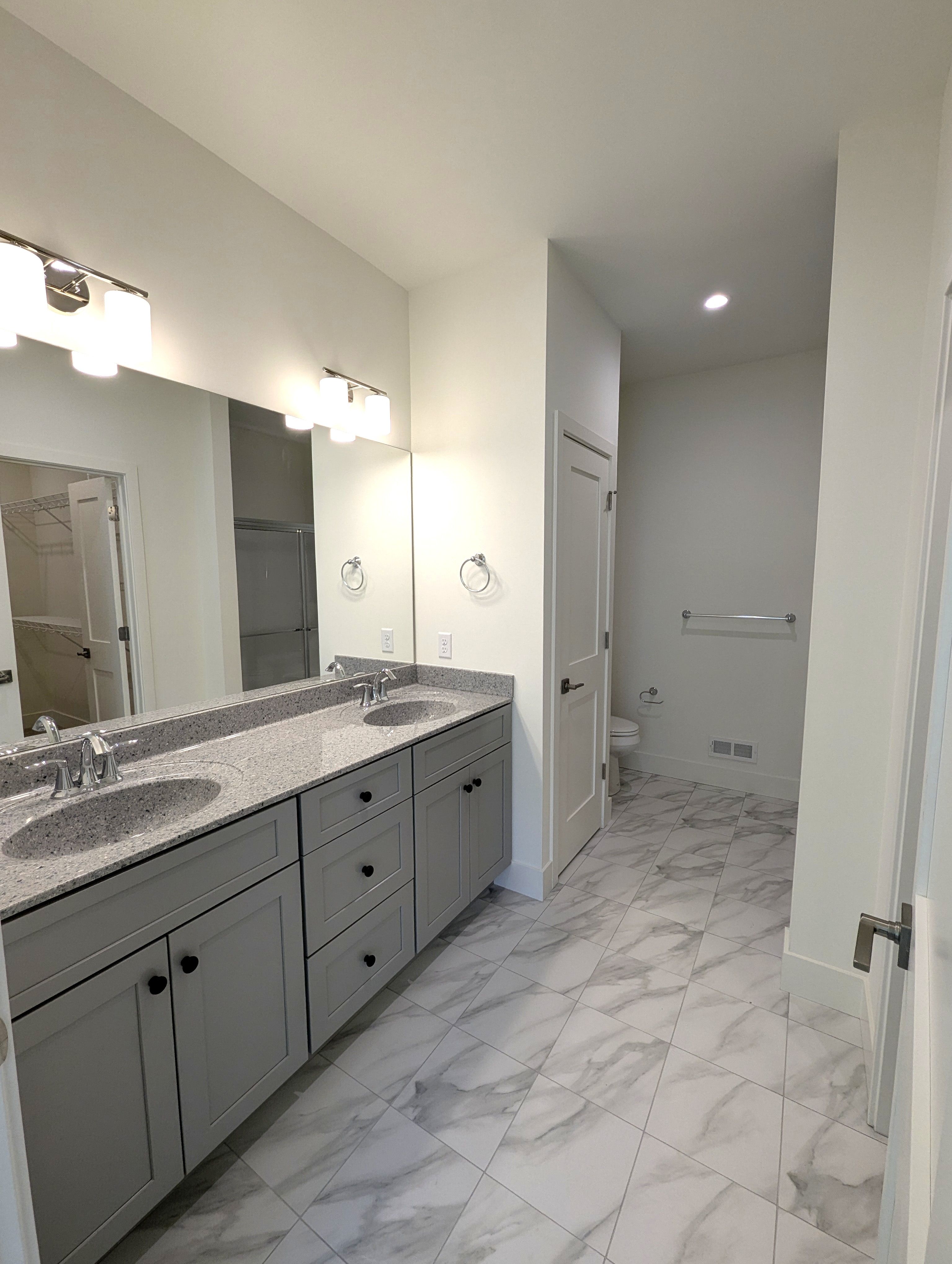 Owners bath -Options may be depicted