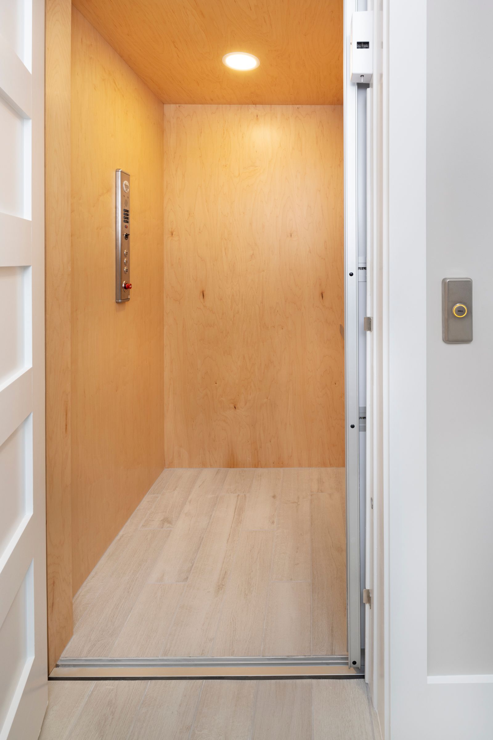 Grand Mainsail Elevator