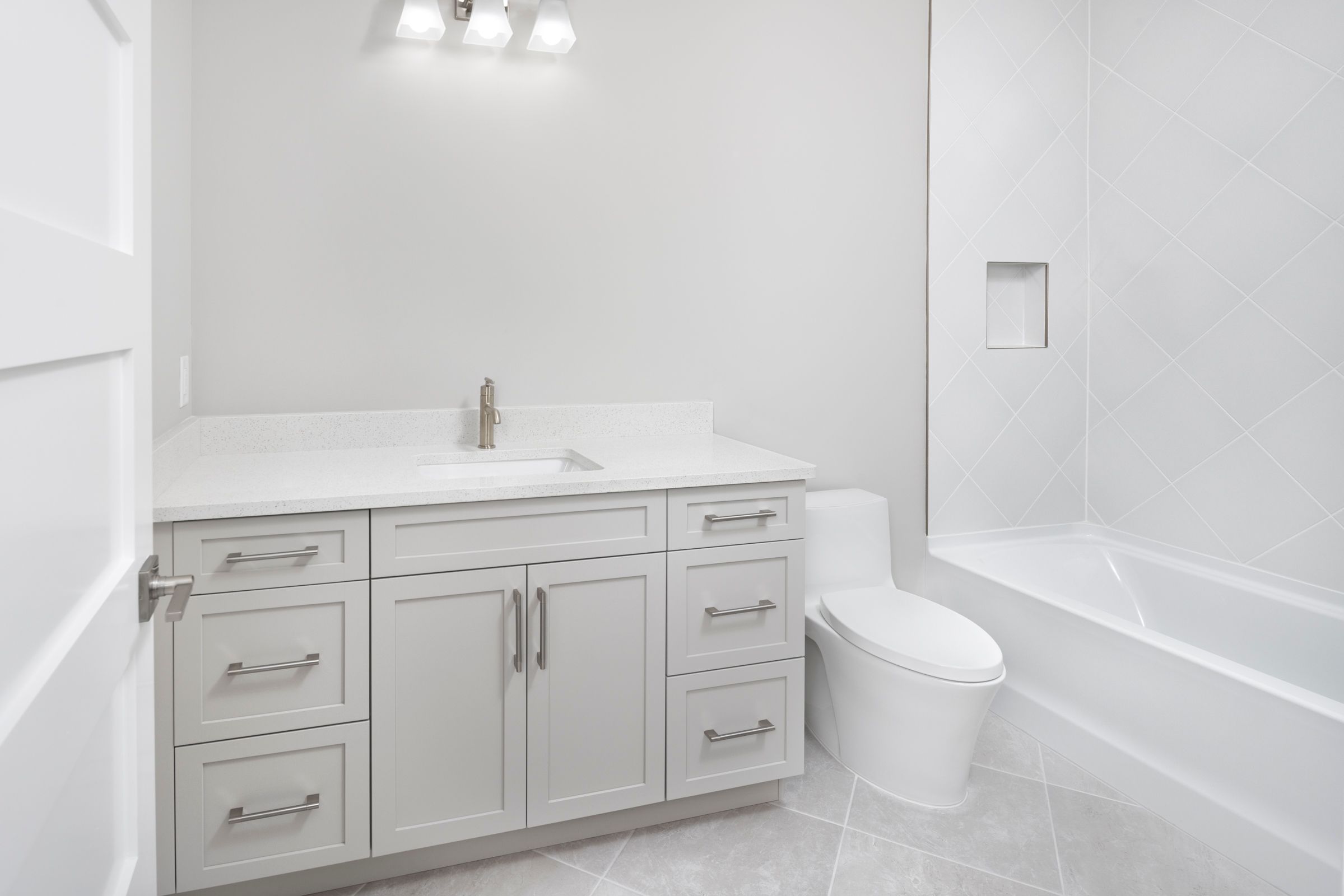 Grand Mainsail Guest Bath