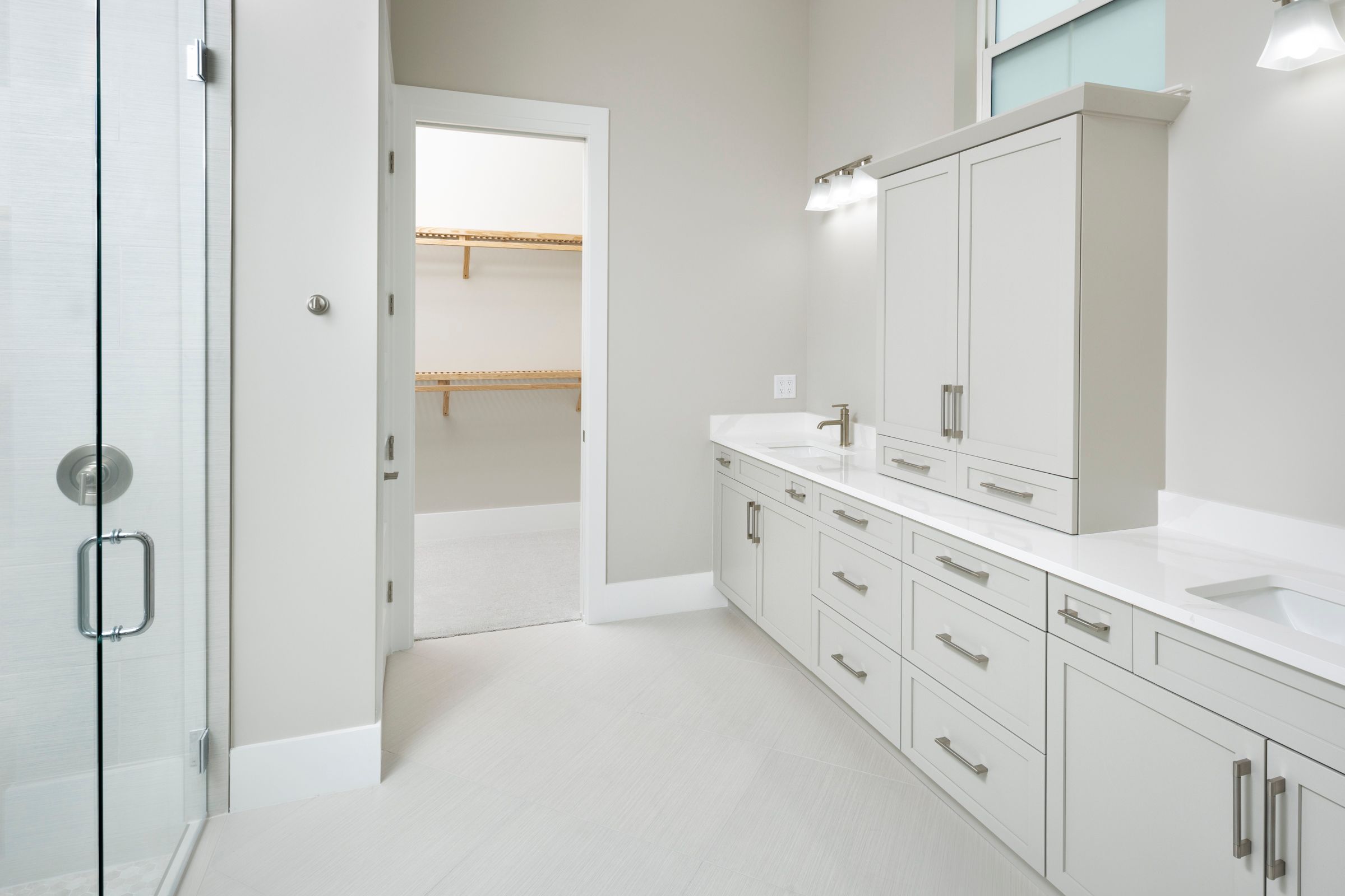 Grand Mainsail Primary Bath