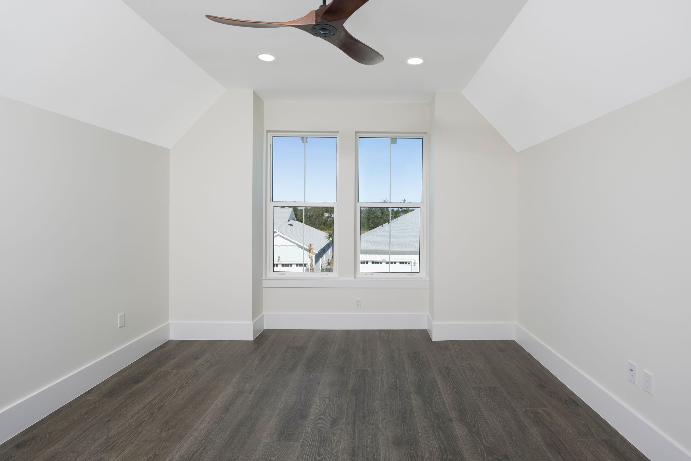 Grand Spinnaker Guest Bed 2