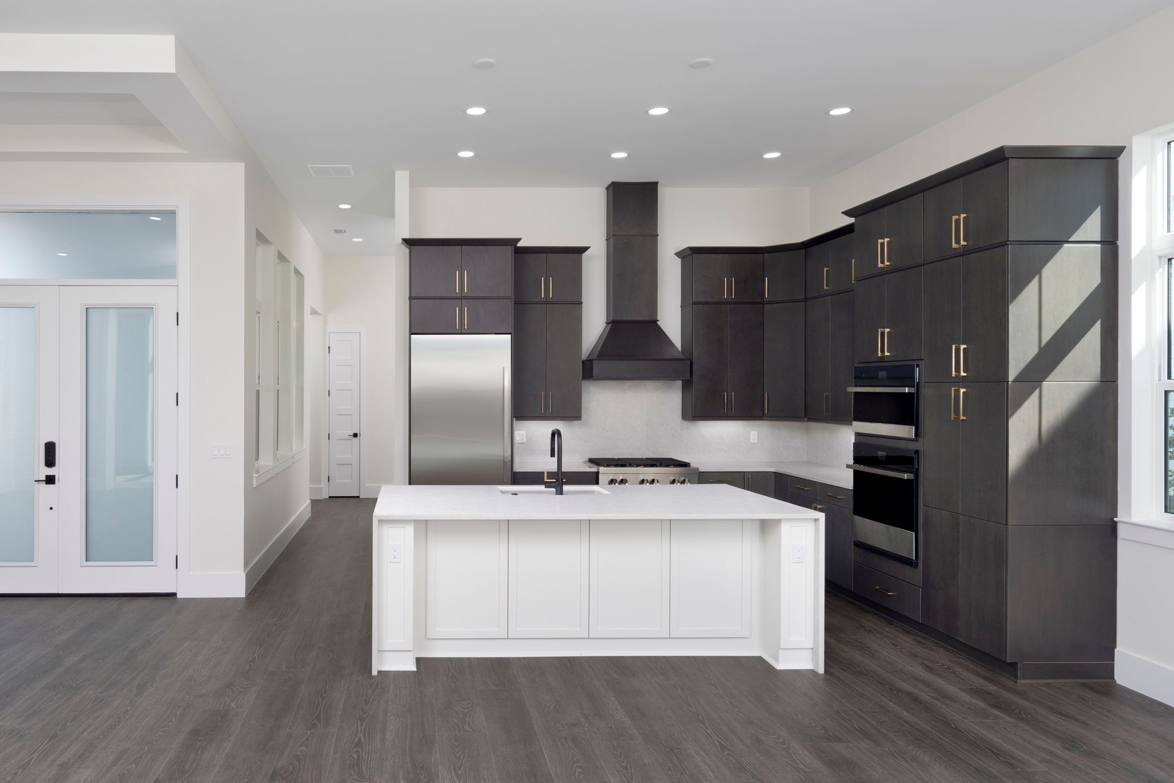 Grand Spinnaker Kitchen