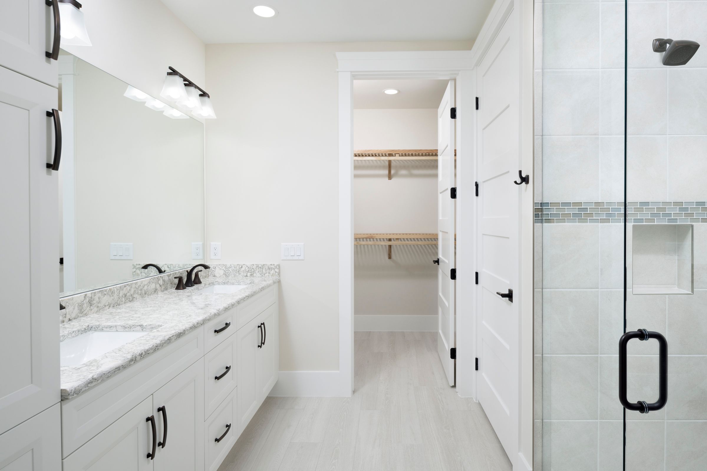 Grand Wayfarer Guest Ensuite Bath