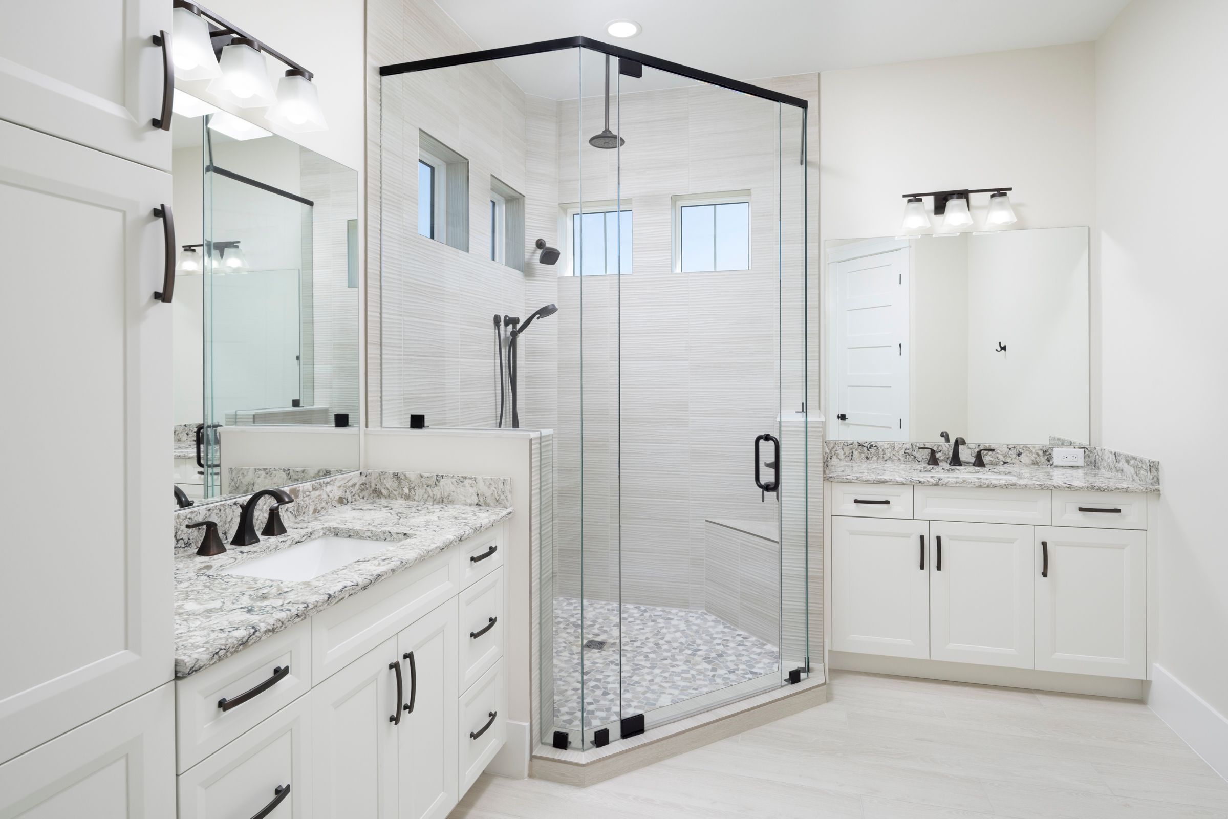 Grand Wayfarer Primary Bathroom