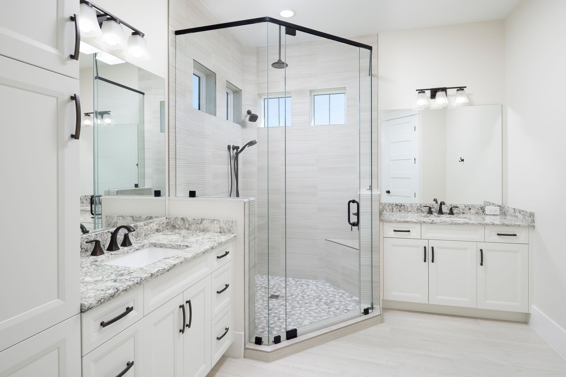 Grand Wayfarer Primary Bathroom
