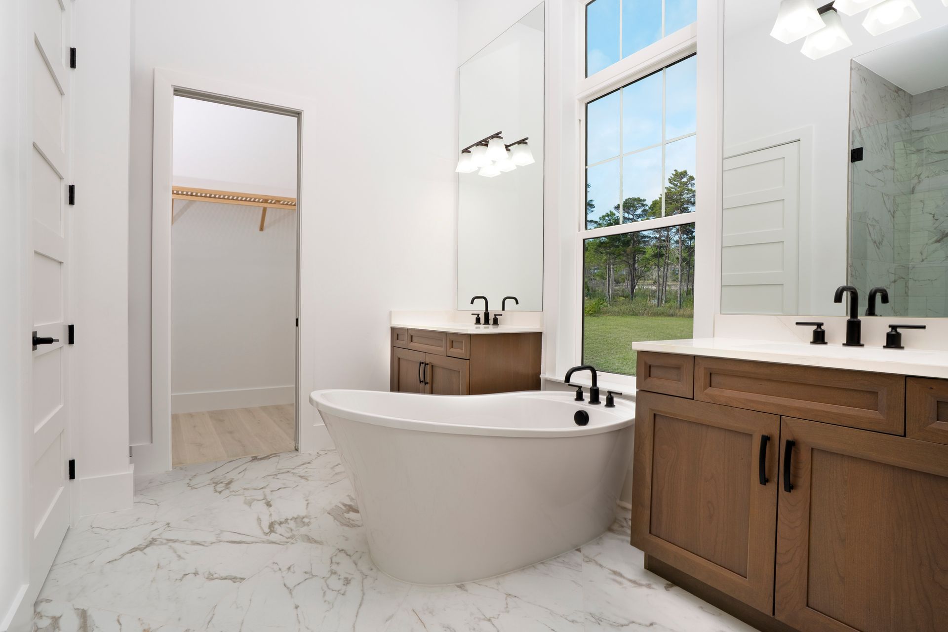Mainsail Primary Bath