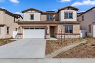 Kirby Estates por Monte Vista Homes en Riverside-San Bernardino California