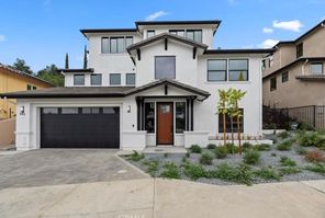 943 N Ave 66 (Residence 1)