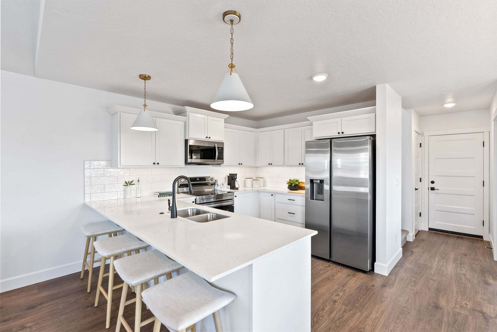 Manzanita  Kitchen with Countertop Seating