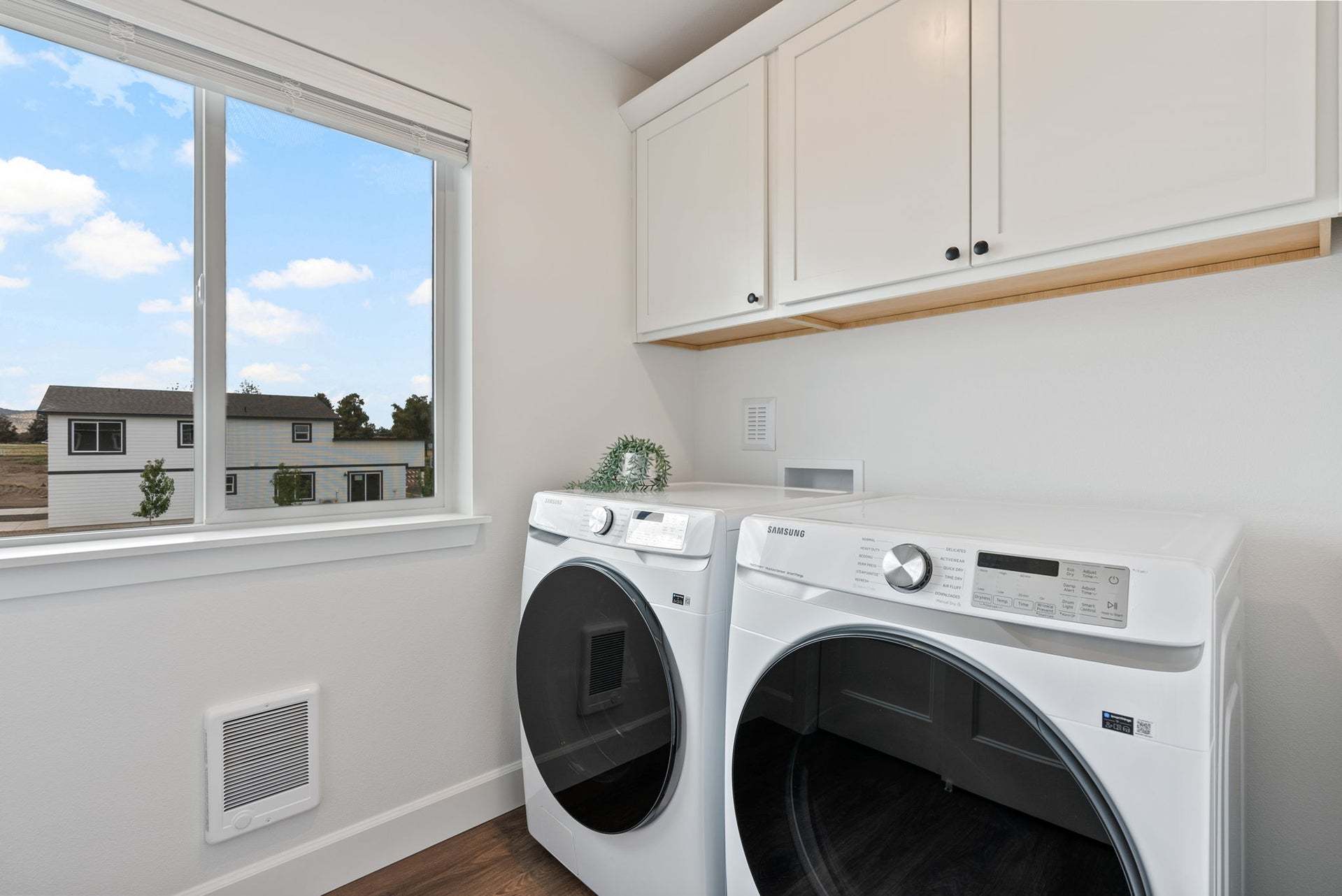 Manzanita Laundry Room