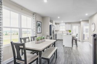 Groves at New Kent Estates 55+ por Ryan Homes en Richmond-Petersburg Virginia